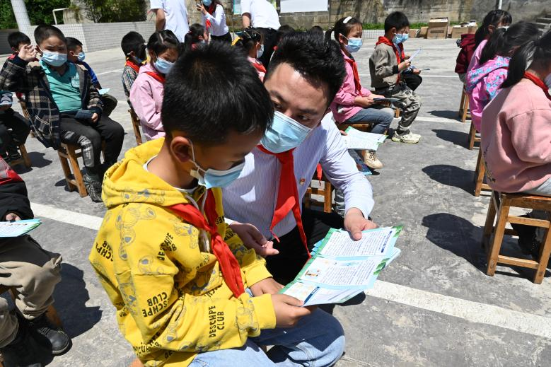 2022.5.30敘古公司團委走進枧槽苗族群英小學(xué)開展志愿服務(wù)活動2.png