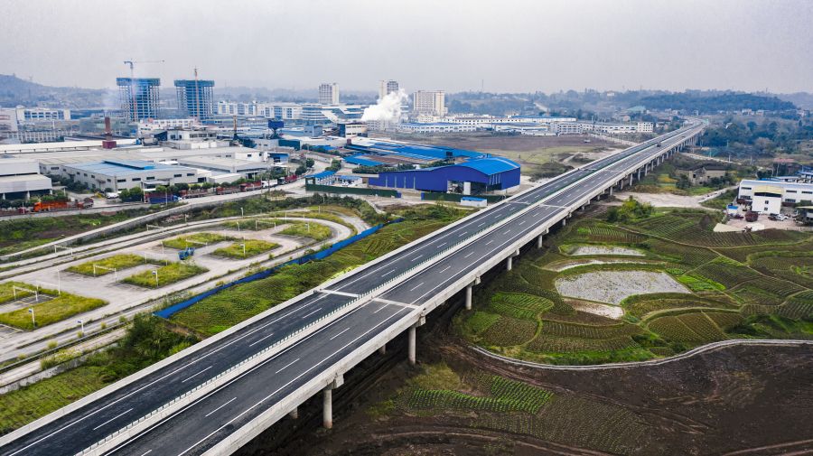 廣安市過境高速公路東環線及渝廣支線-為跨越華鎣市規劃區而設置，橋梁全長912m，最大橋高25m，橋梁上部結構為分幅式，采用3x30+6x(4x30)+3x30m先簡直后連續預應力砼T梁，單幅車行道寬11.5m。.jpg
