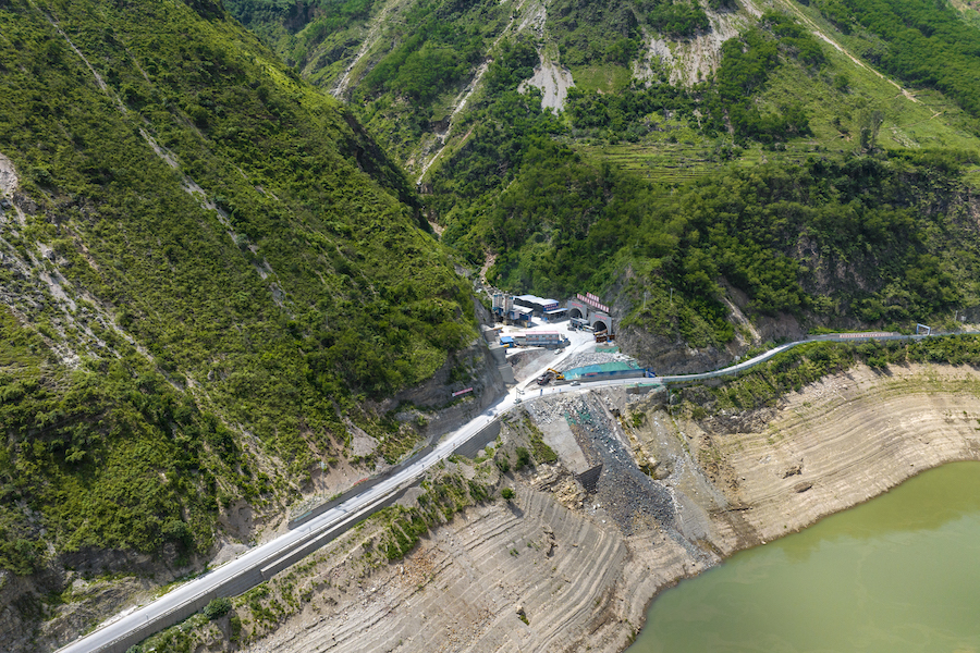 沿江高速金寧段3標 (王家屋基隧道遠景).jpg
