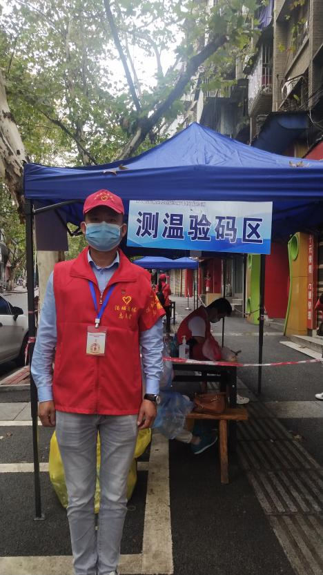 何陶協(xié)助社區(qū)完成全員核酸檢測工作2.jpg