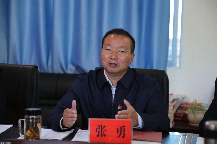 3.鹽源縣紀委書記張勇單照.jpg